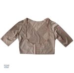 Posture améliorée avec ce redresse dos invisible pour femme